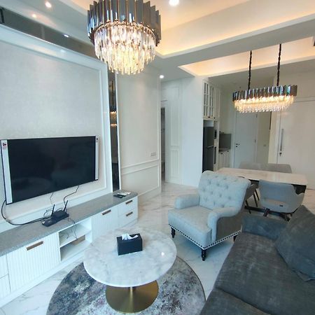 Super Penthouse Stmoritz Apartment, Lippomall Puri Indah Giacarta Esterno foto
