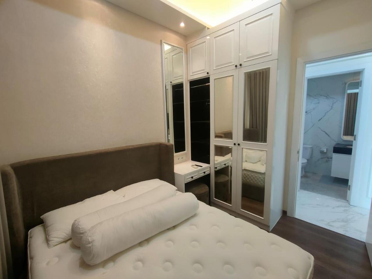 Super Penthouse Stmoritz Apartment, Lippomall Puri Indah Giacarta Esterno foto